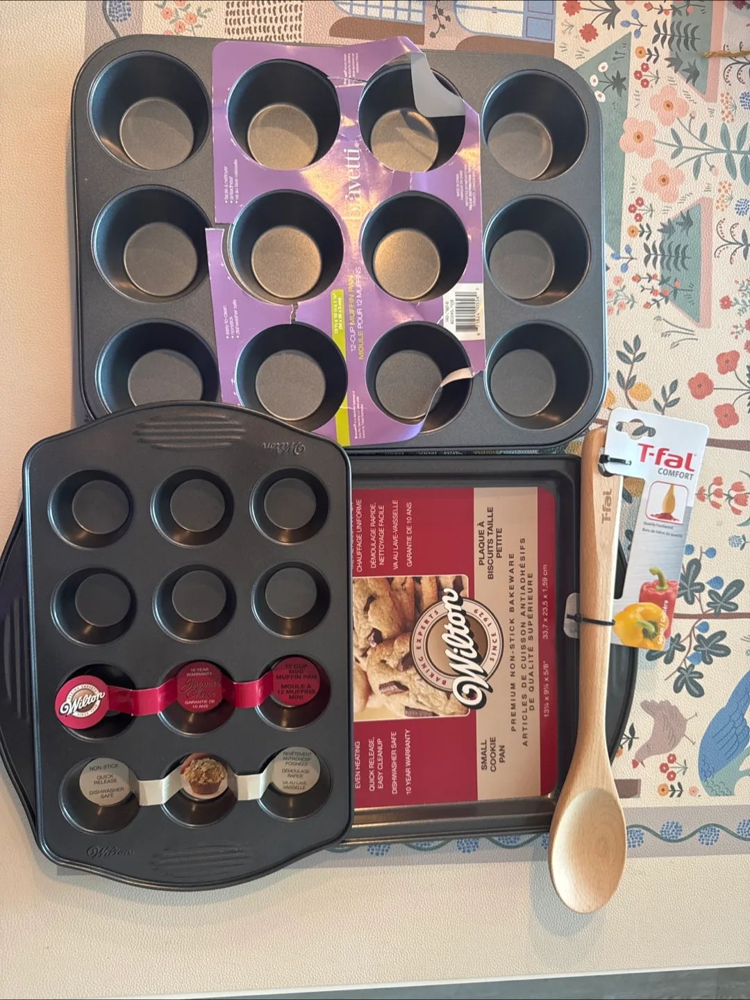 Brand new Baking Pans (Wilton, T-fal, bravetti) thumbnail