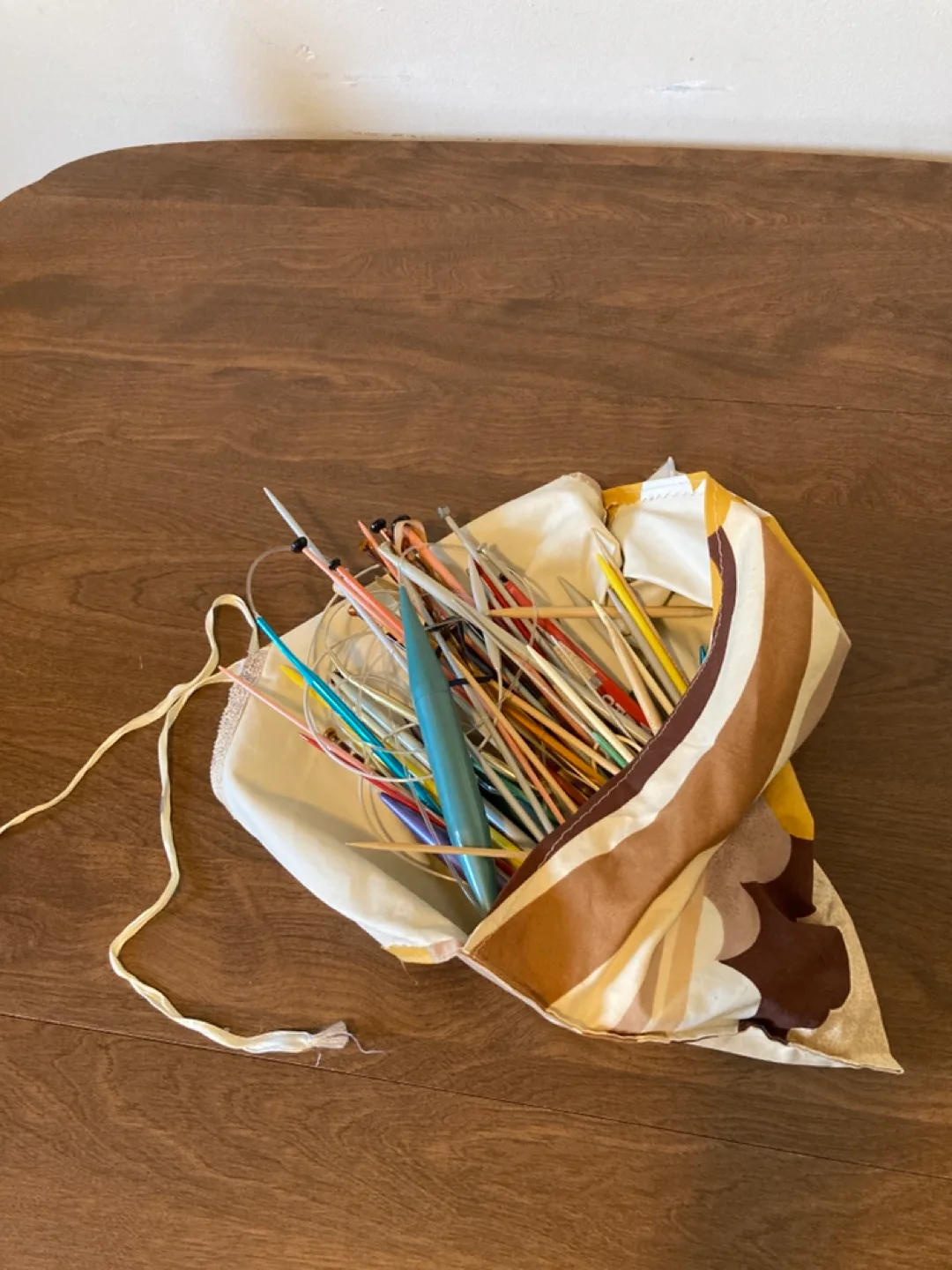 Knitting Needles assorted sizes with Carry Case thumbnail