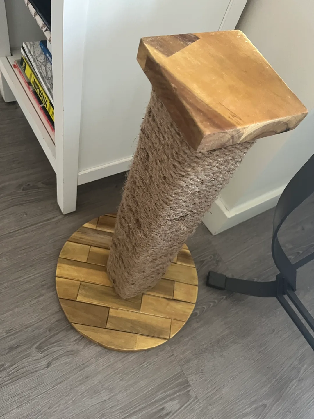 Cat Scratching Post - Wood & Rope thumbnail