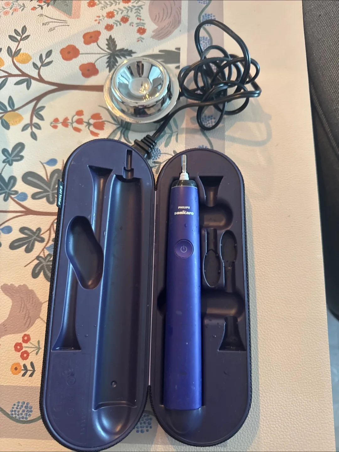 Philips Sonicare Electric Toothbrush thumbnail
