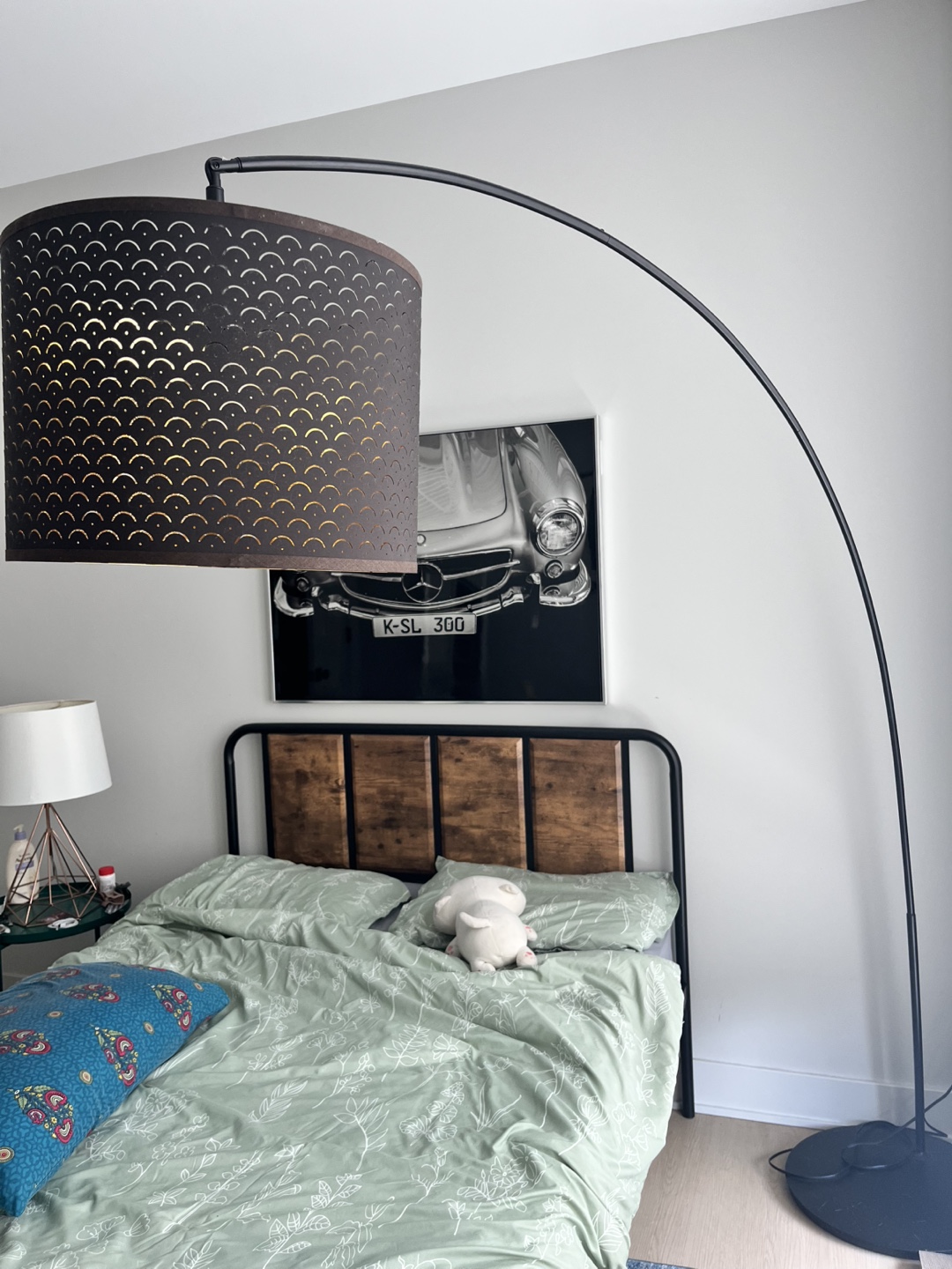 Black Arc Floor Lamp