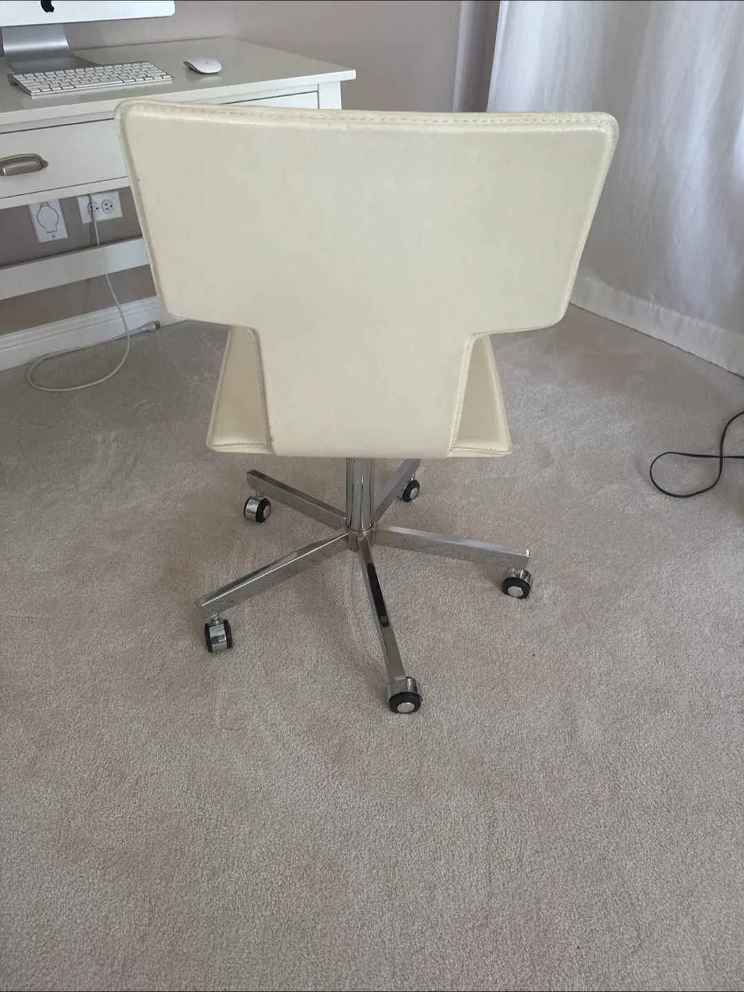 Cream Office Chair with wheels image indicator(2)