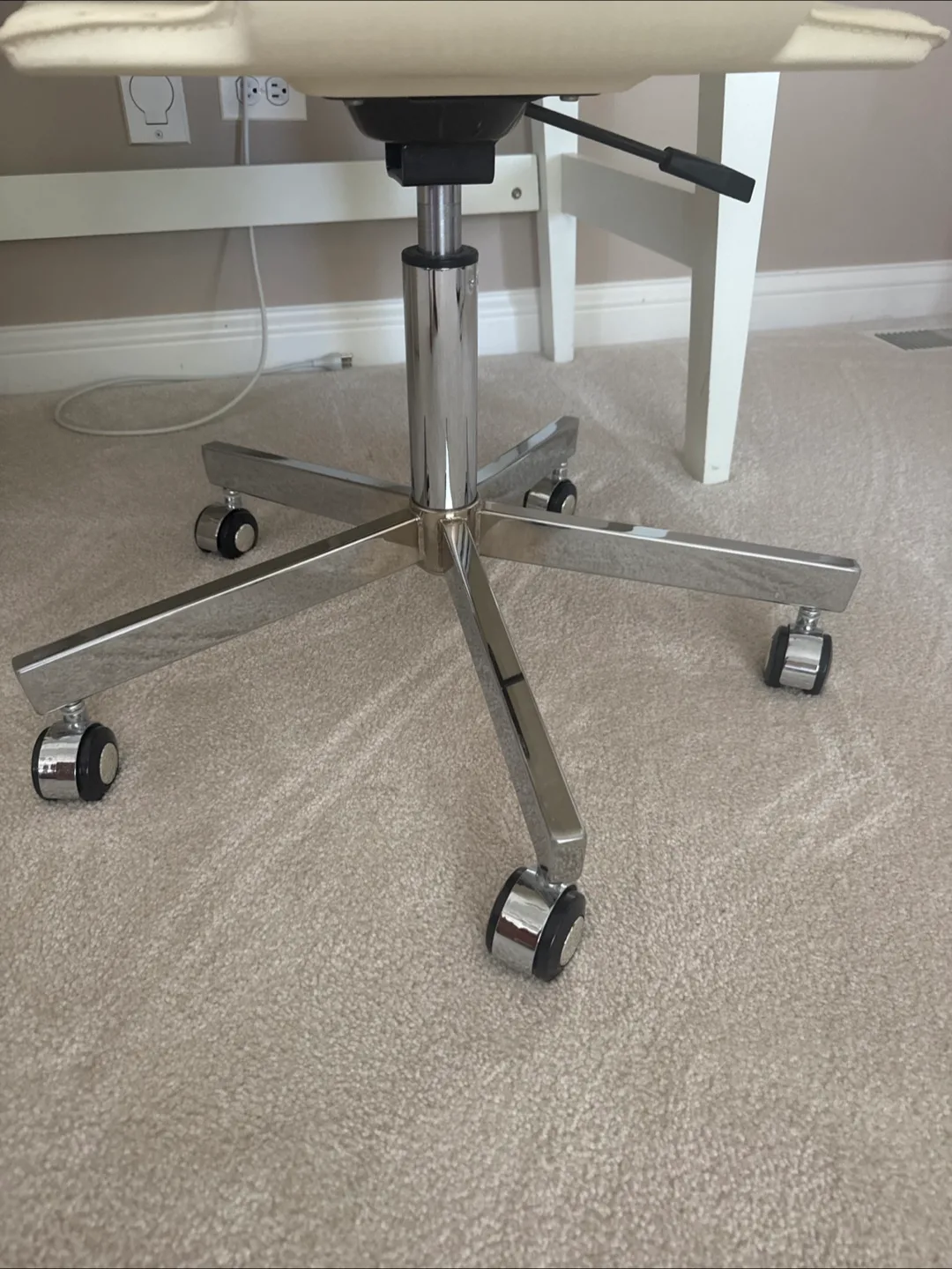 Cream Office Chair with wheels image indicator(3)