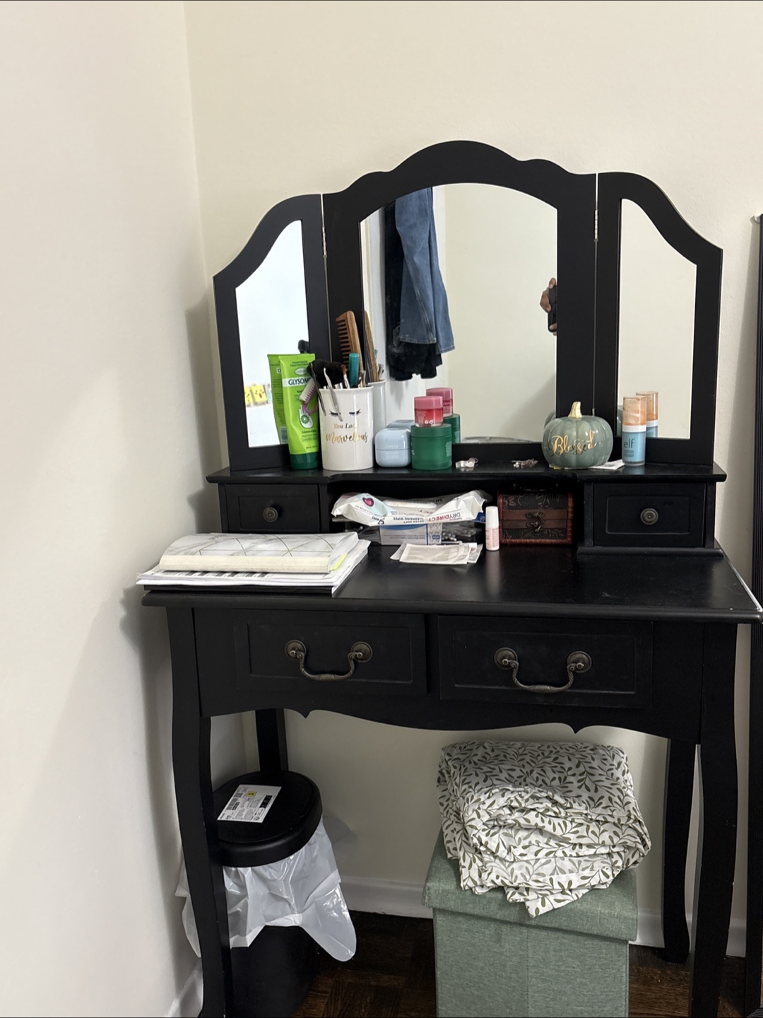 Black Vanity Table with Mirror