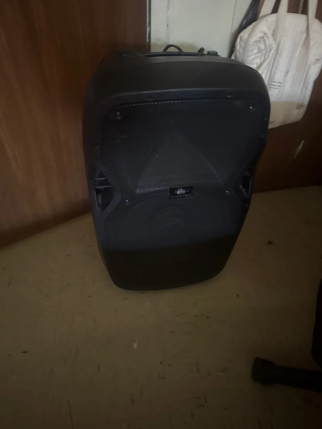 Black Speaker turn light different color thumbnail