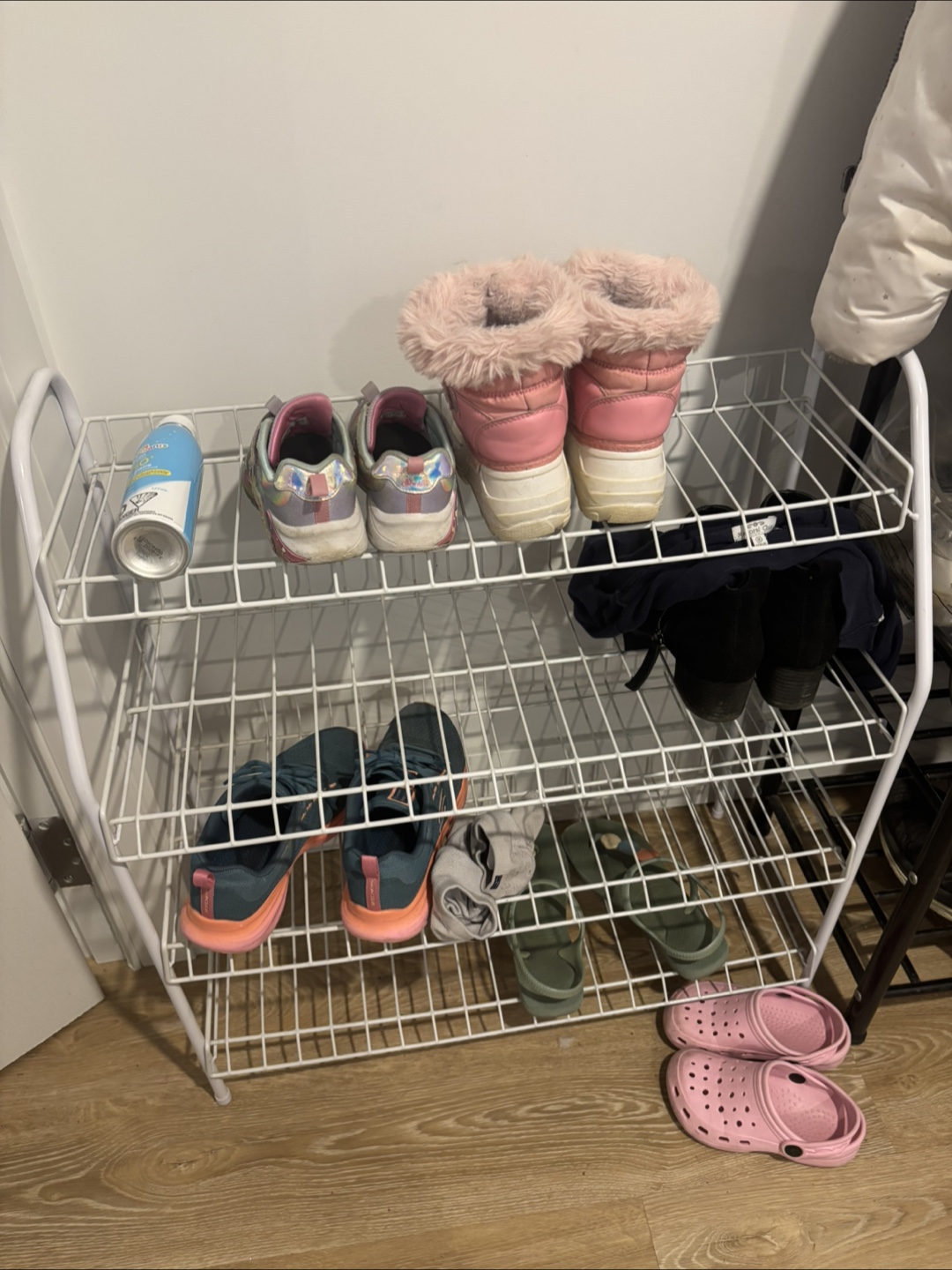 Shoe shelf