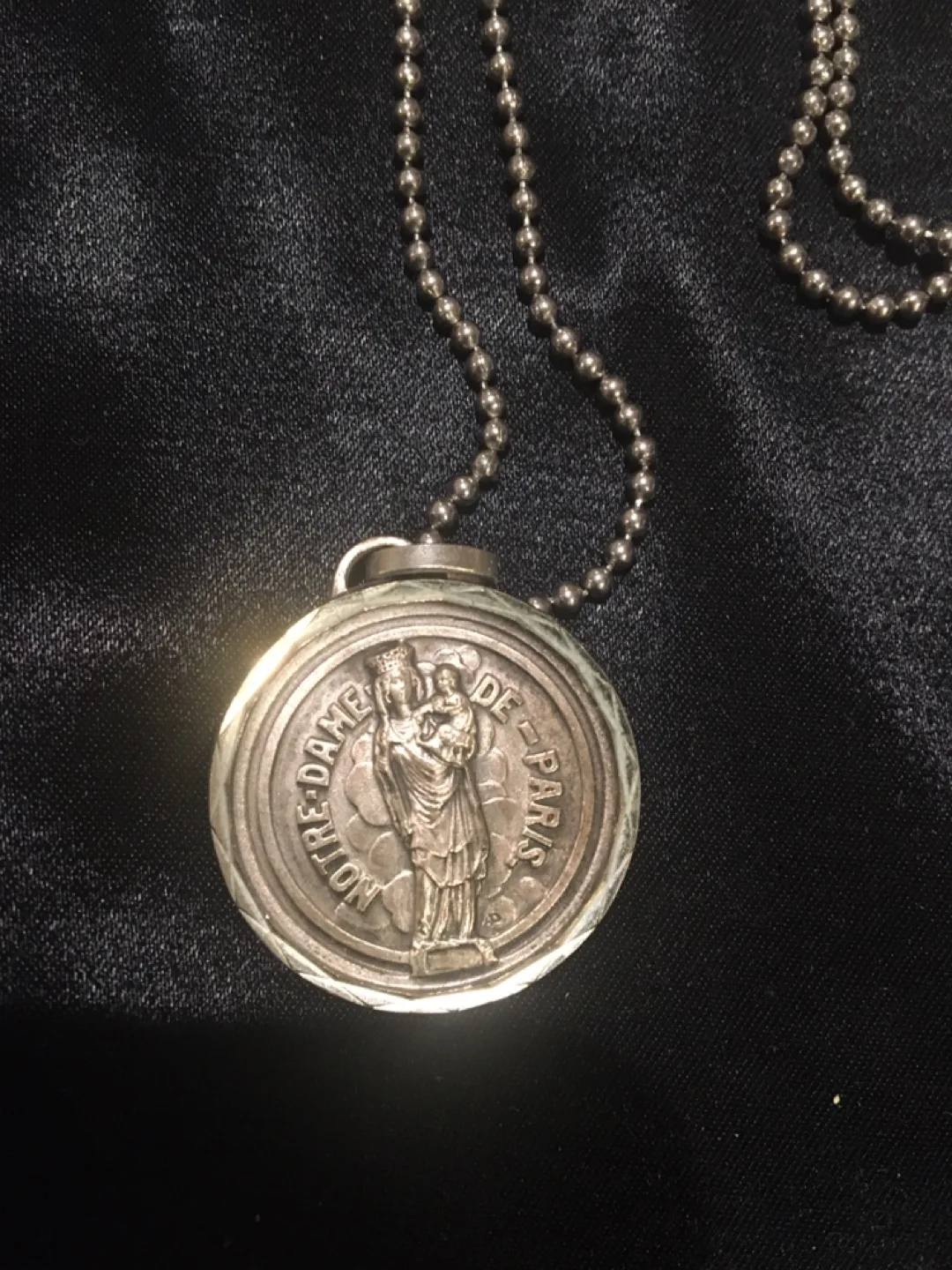 Notre Dame de Paris Pendant Necklace thumbnail