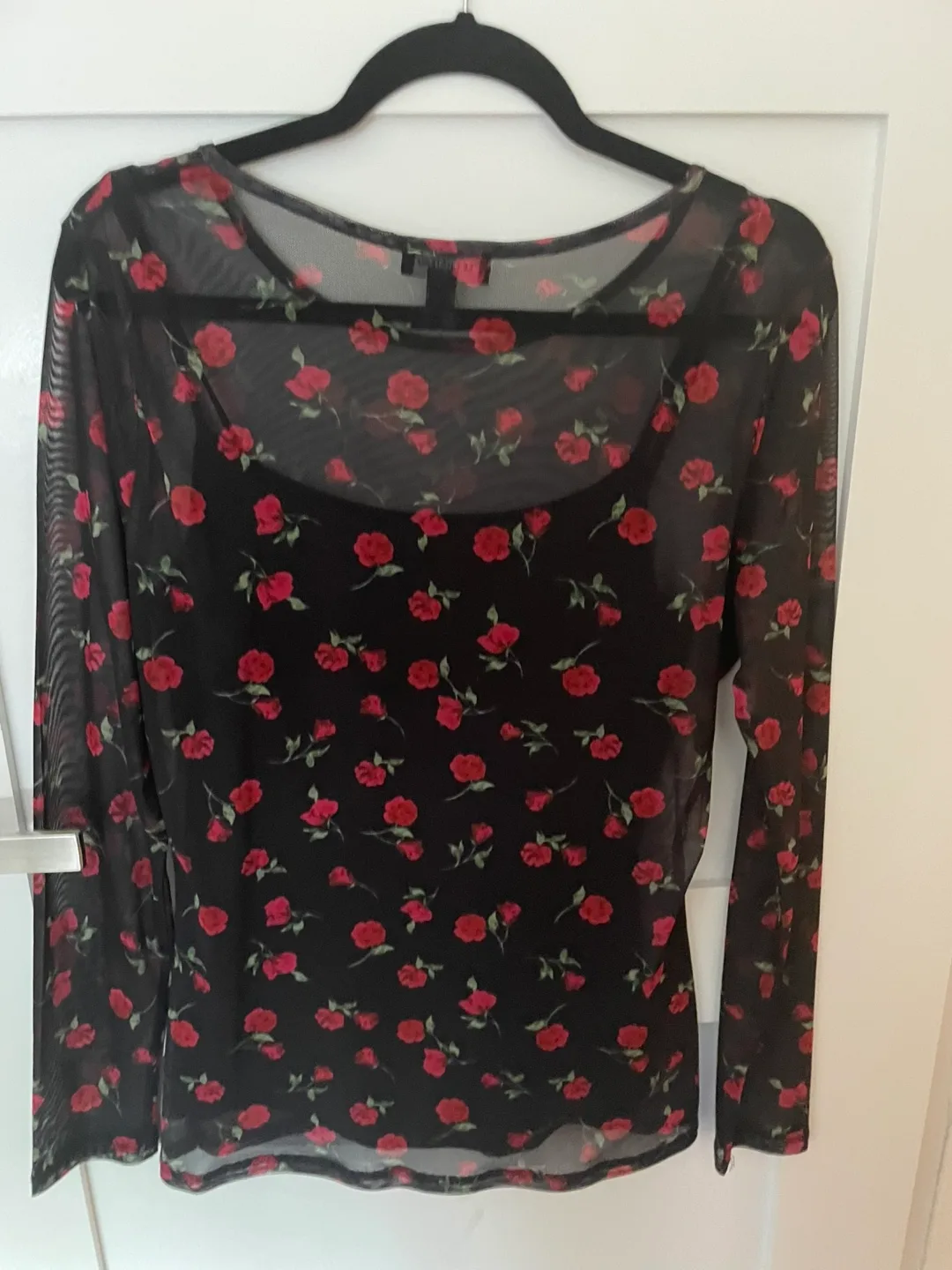 Le Chateau Floral Mesh Top - Size M #freecycle image indicator(3)