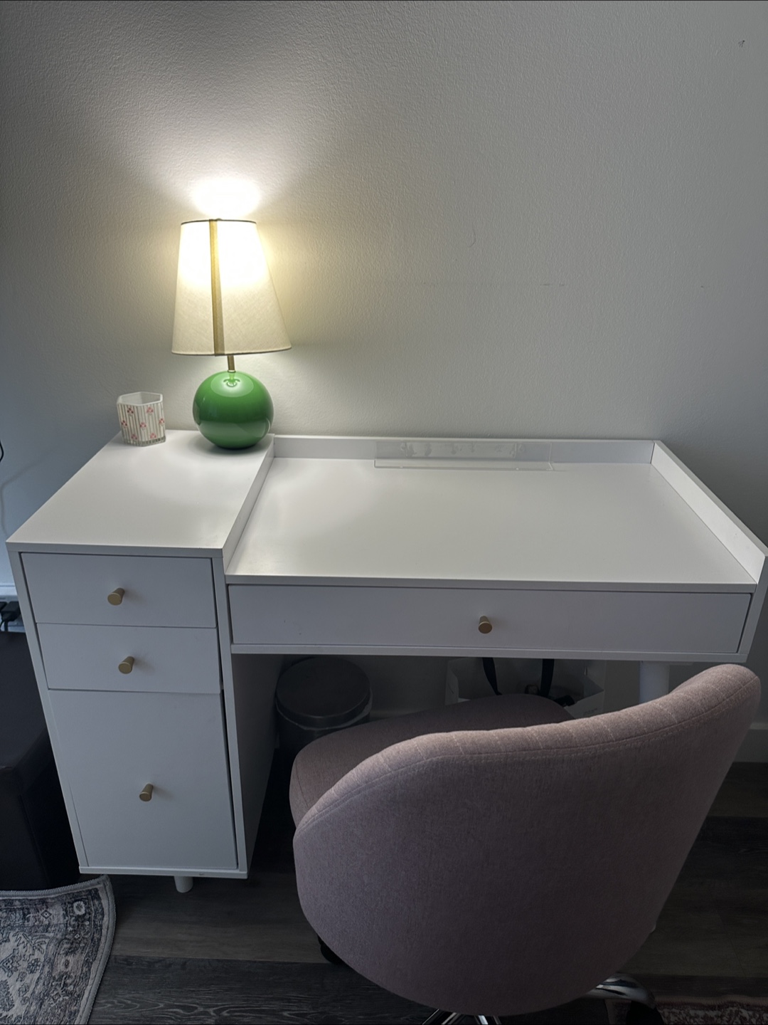White Desk/Vanity