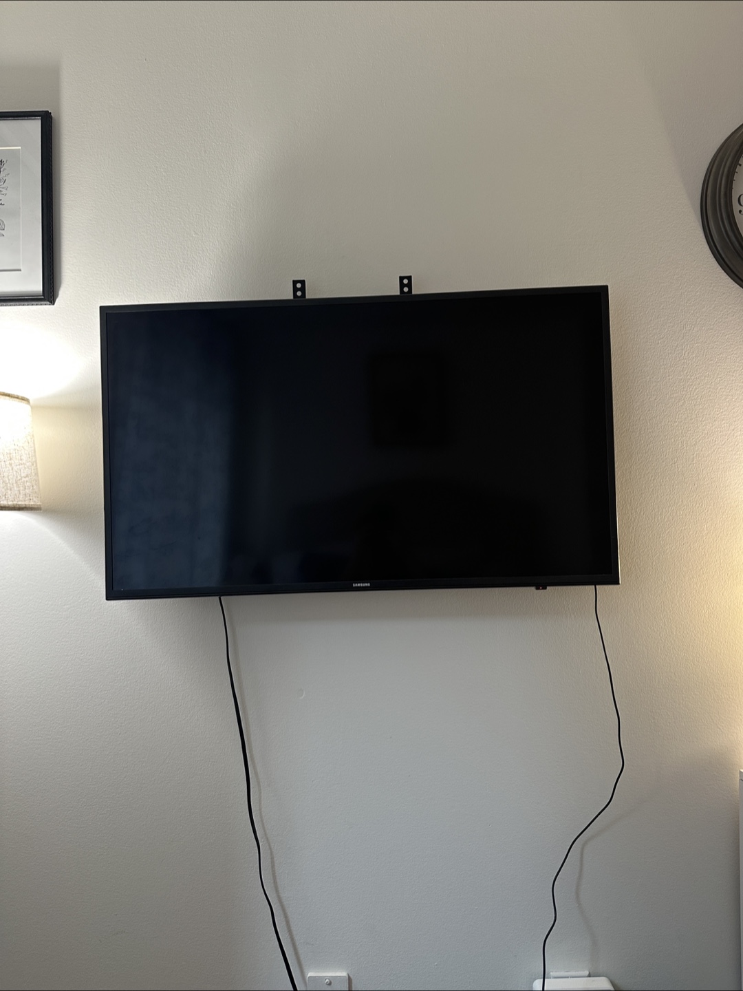 Samsung TV w/ mount