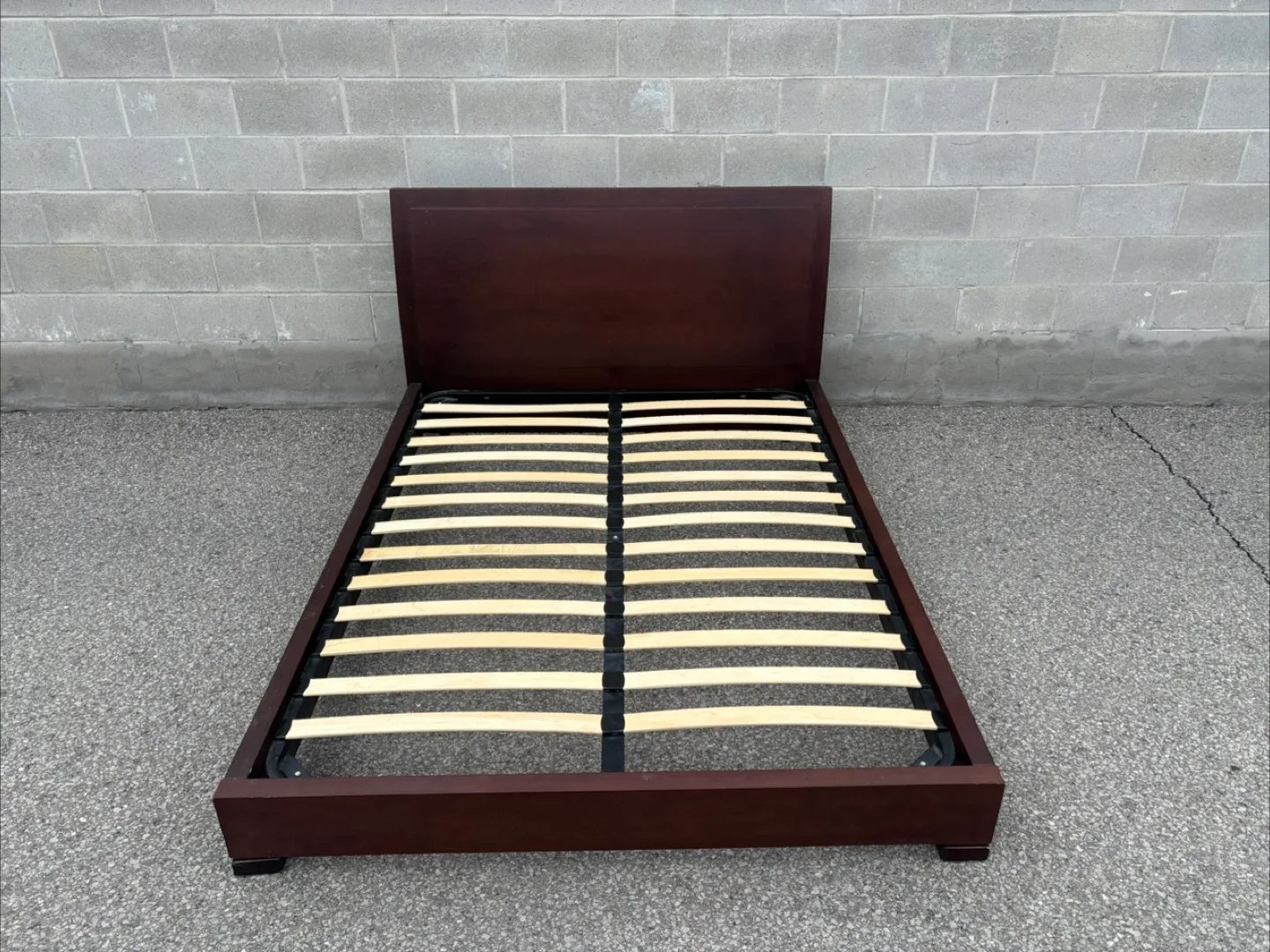 FREE DELIVERY✅• BROWN WOOD QUEEN SIZE BED FRAME w/ slats thumbnail