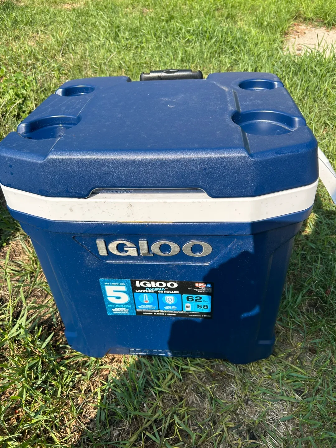 Igloo MaxCold Latitude 62 Quart Rolling Cooler with Telescoping thumbnail