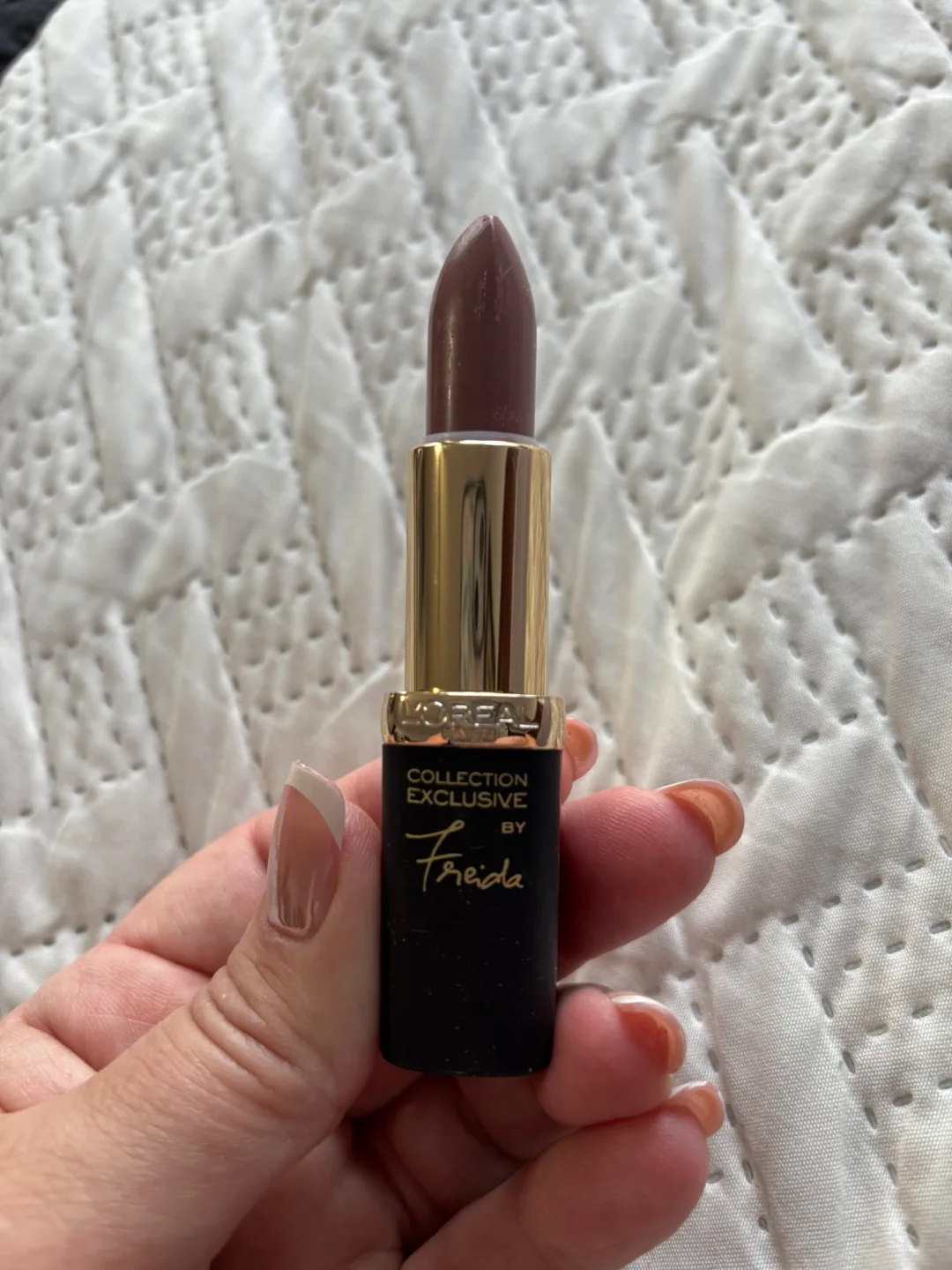L'Oreal Colour Riche Freida's Nude Lipstick thumbnail