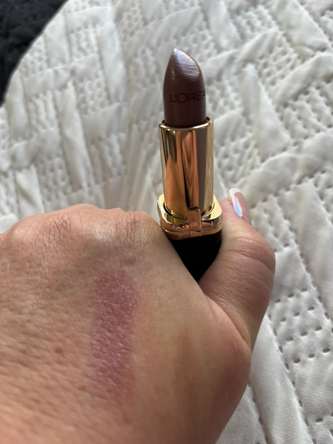 L'Oreal Colour Riche Freida's Nude Lipstick image indicator(3)