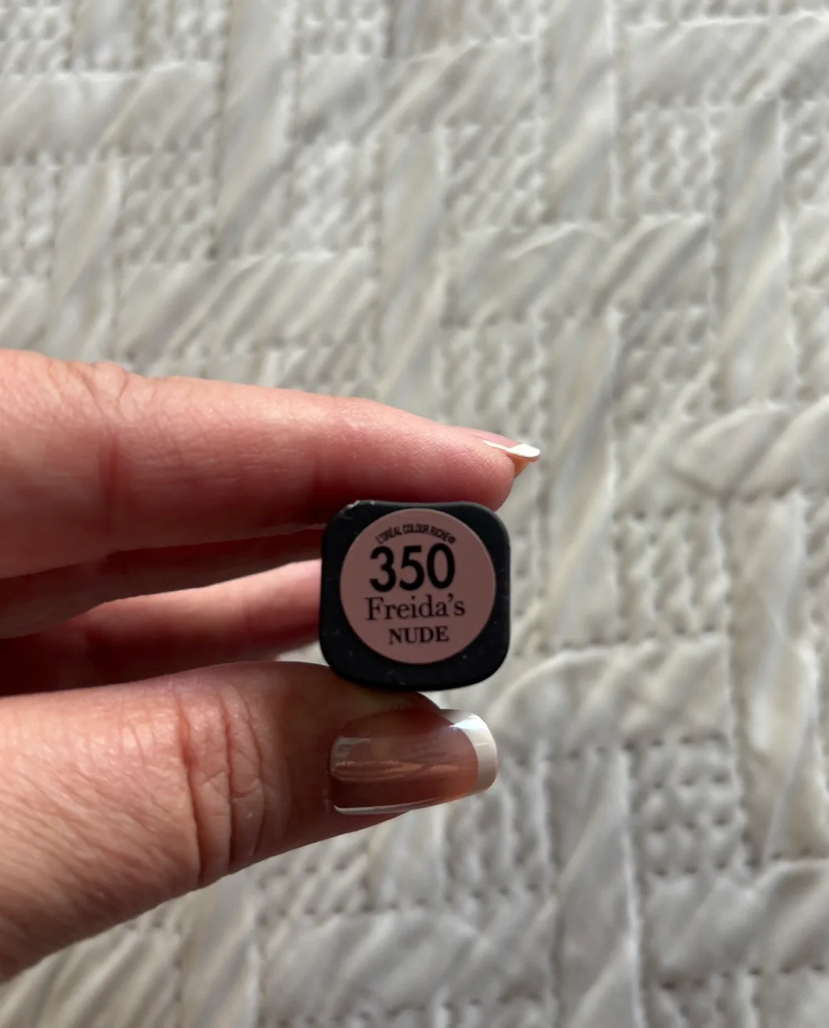 L'Oreal Colour Riche Freida's Nude Lipstick image indicator(2)