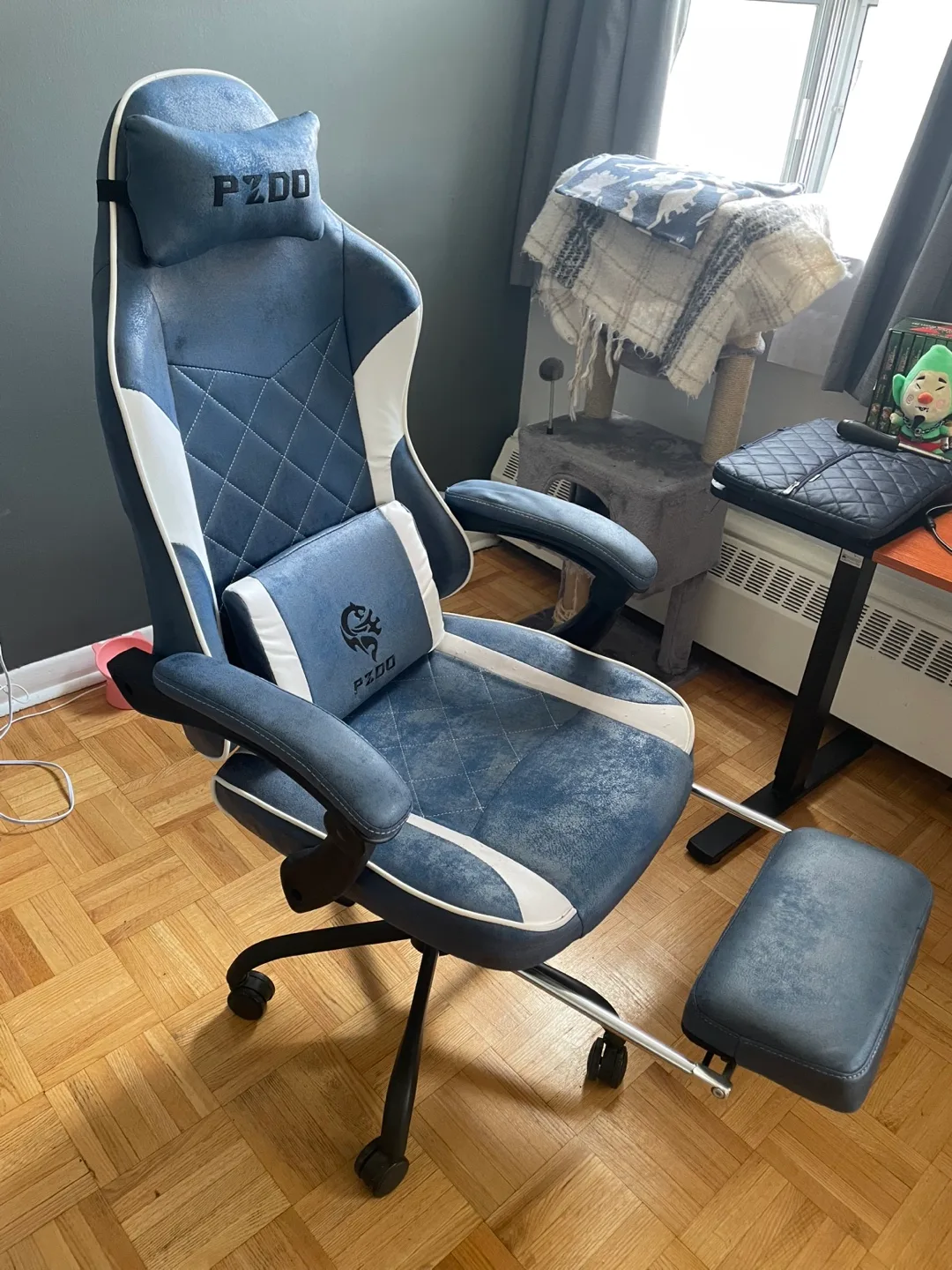 PZDO Gaming Chair - Blue and White image indicator(2)