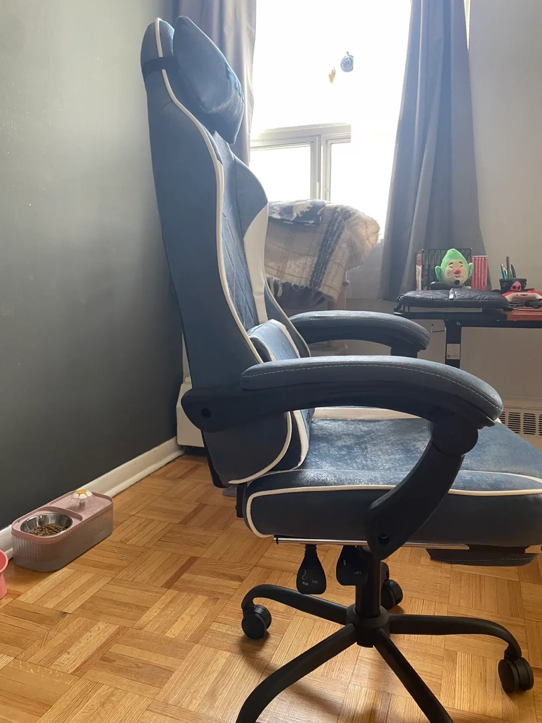 PZDO Gaming Chair - Blue and White image indicator(3)