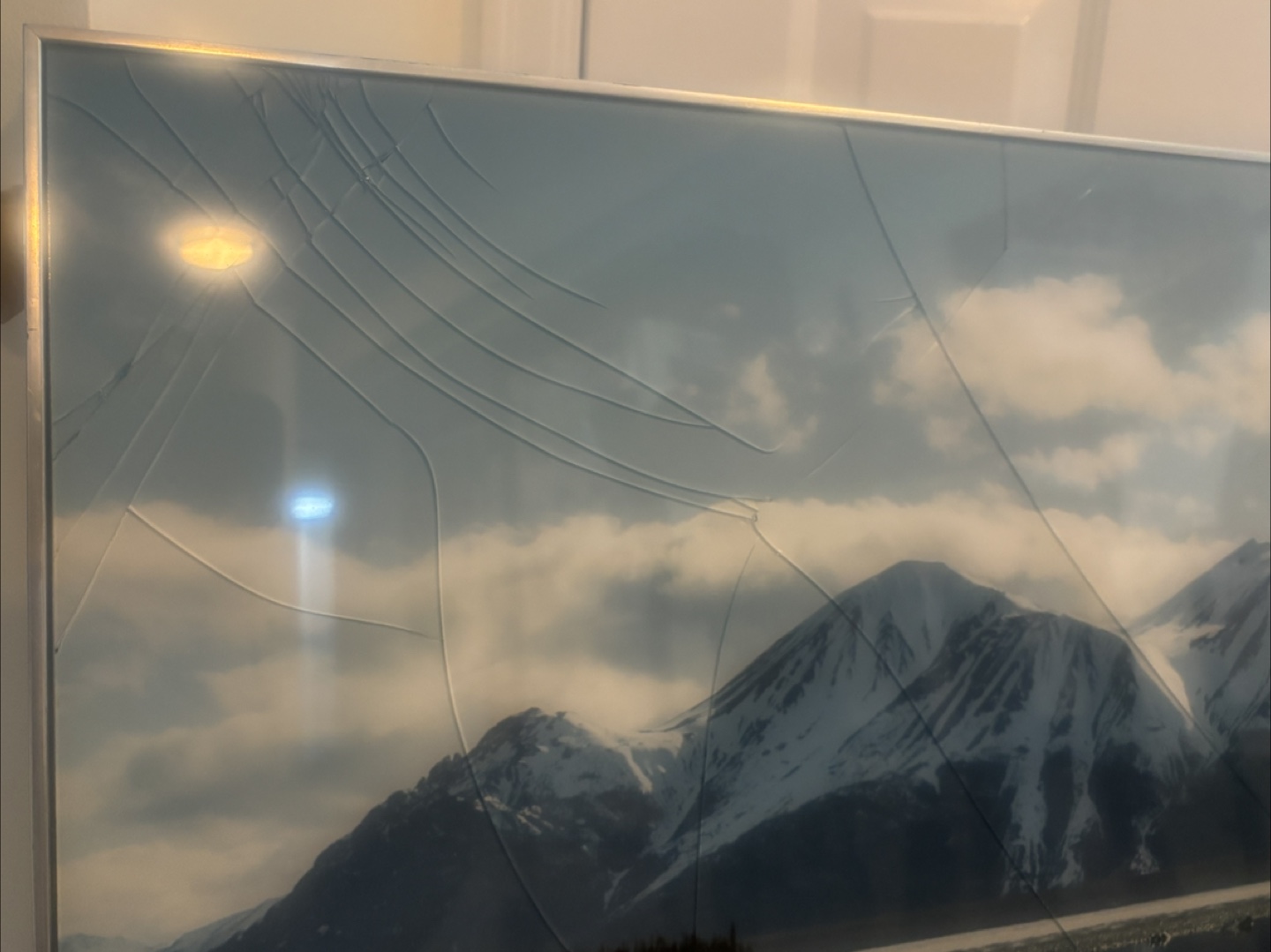 Beautiful mountain range picture  , Cracked frame - free - photo 3