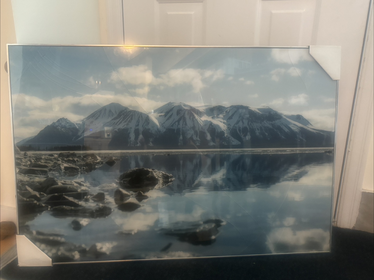 Beautiful mountain range picture  , Cracked frame - free
