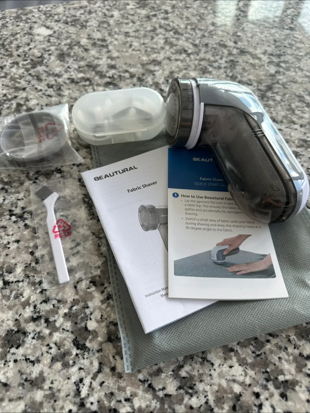 ‼️MOVING SALE‼️ Lint Remover Fabric Shaver image indicator(8)