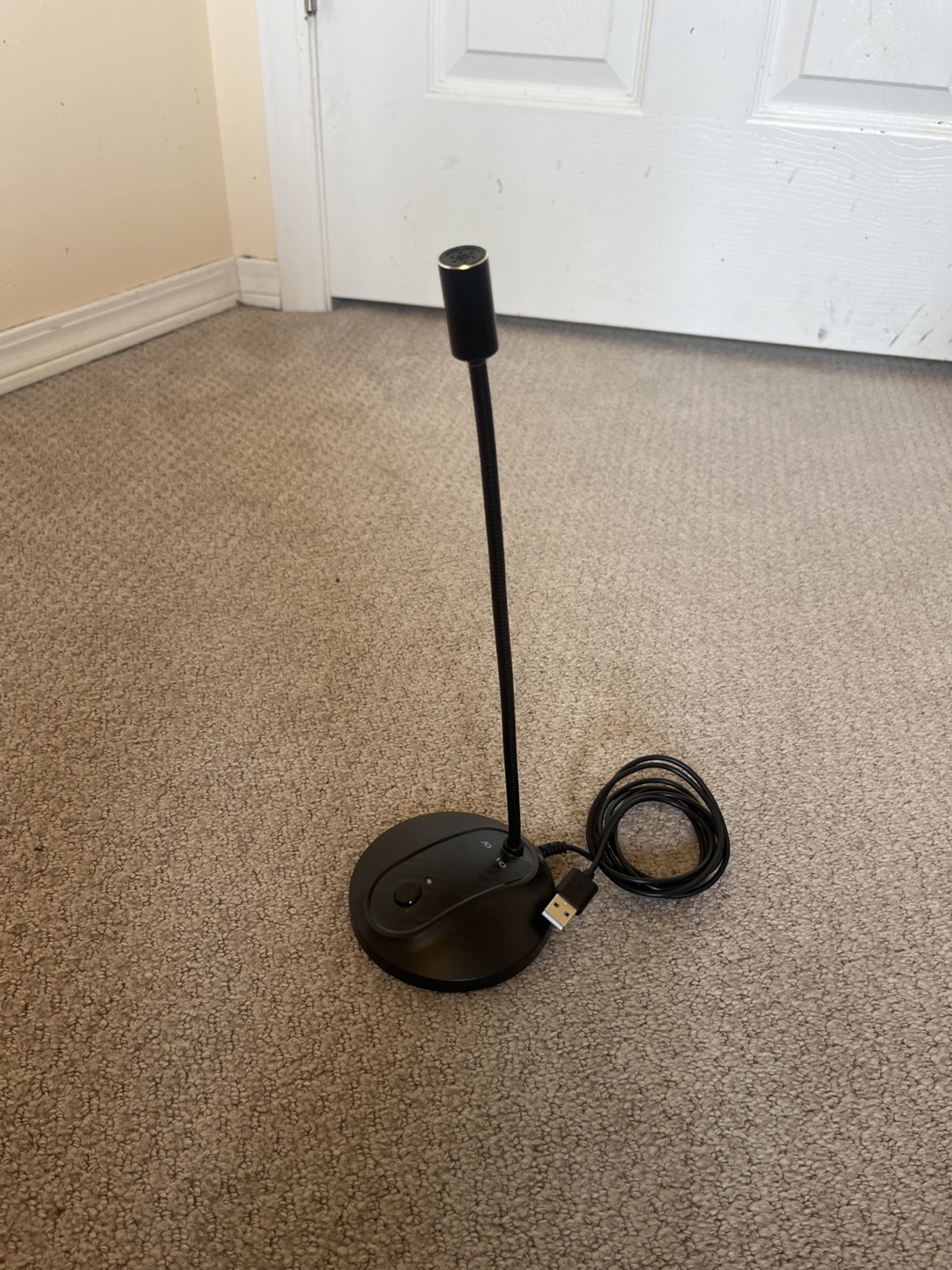 Perfectly working office style microphone