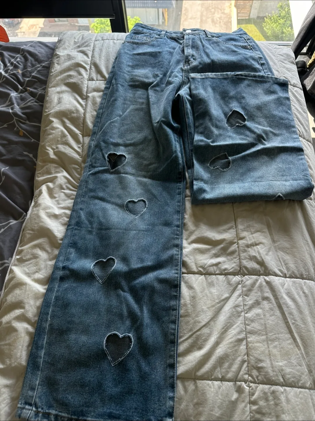 Promthong Heart Cutout Wide Leg Jeans image indicator(2)