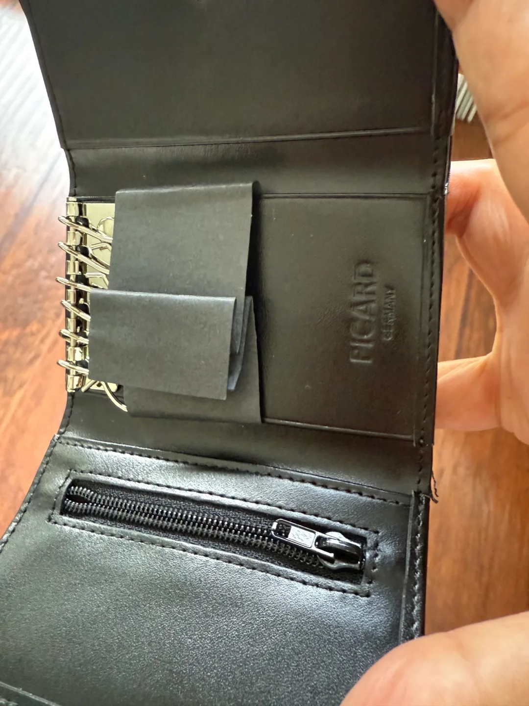 Picard & Quilted Leather Wallets key holder 2for12$ image indicator(2)