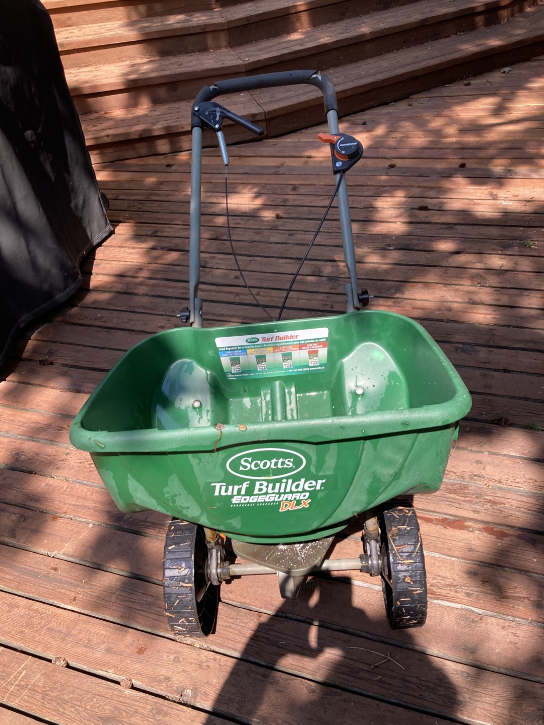 Scotts Turf Builder Edgeguard DLX Spreader - photo 3