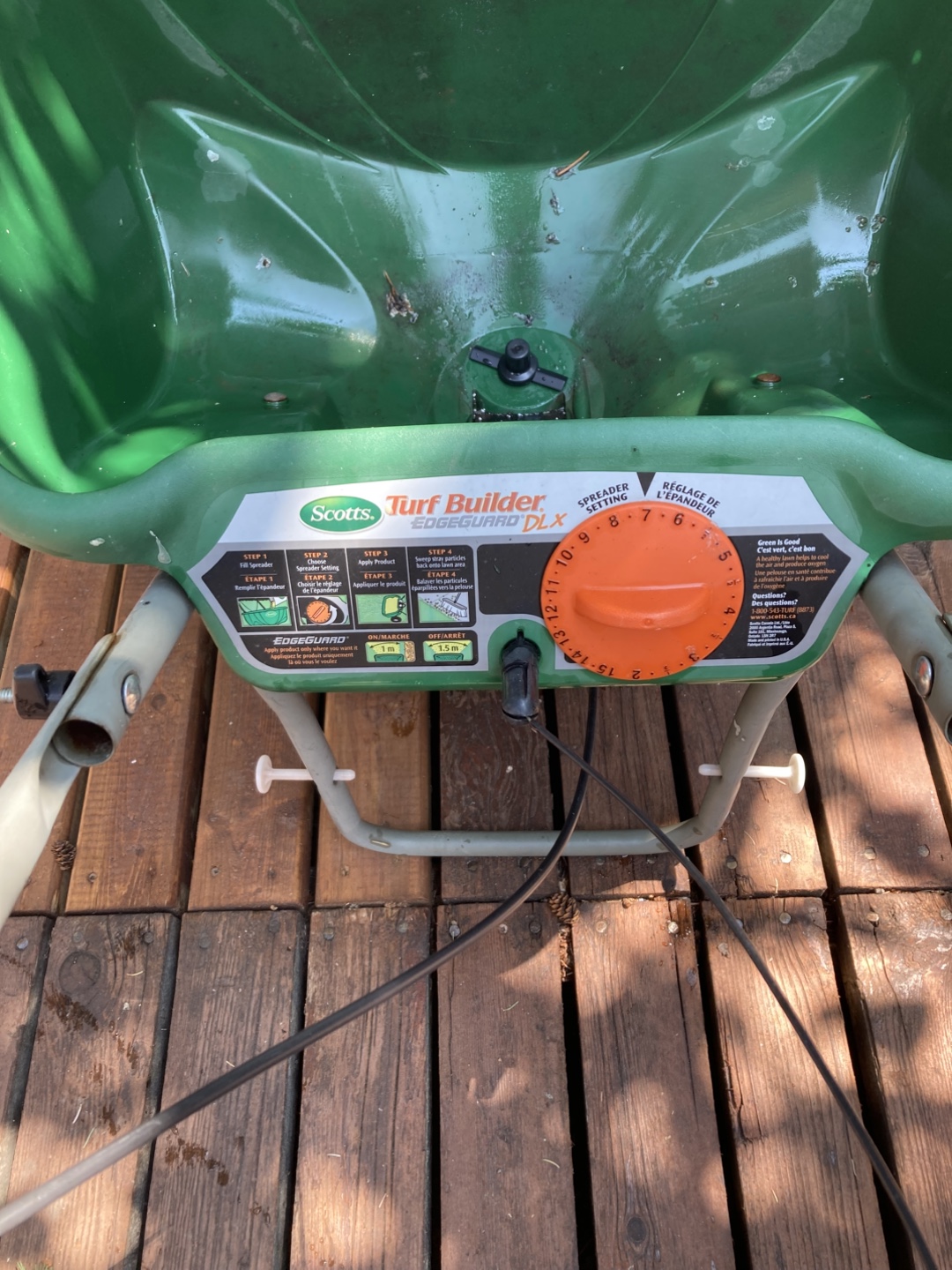 Scotts Turf Builder Edgeguard DLX Spreader