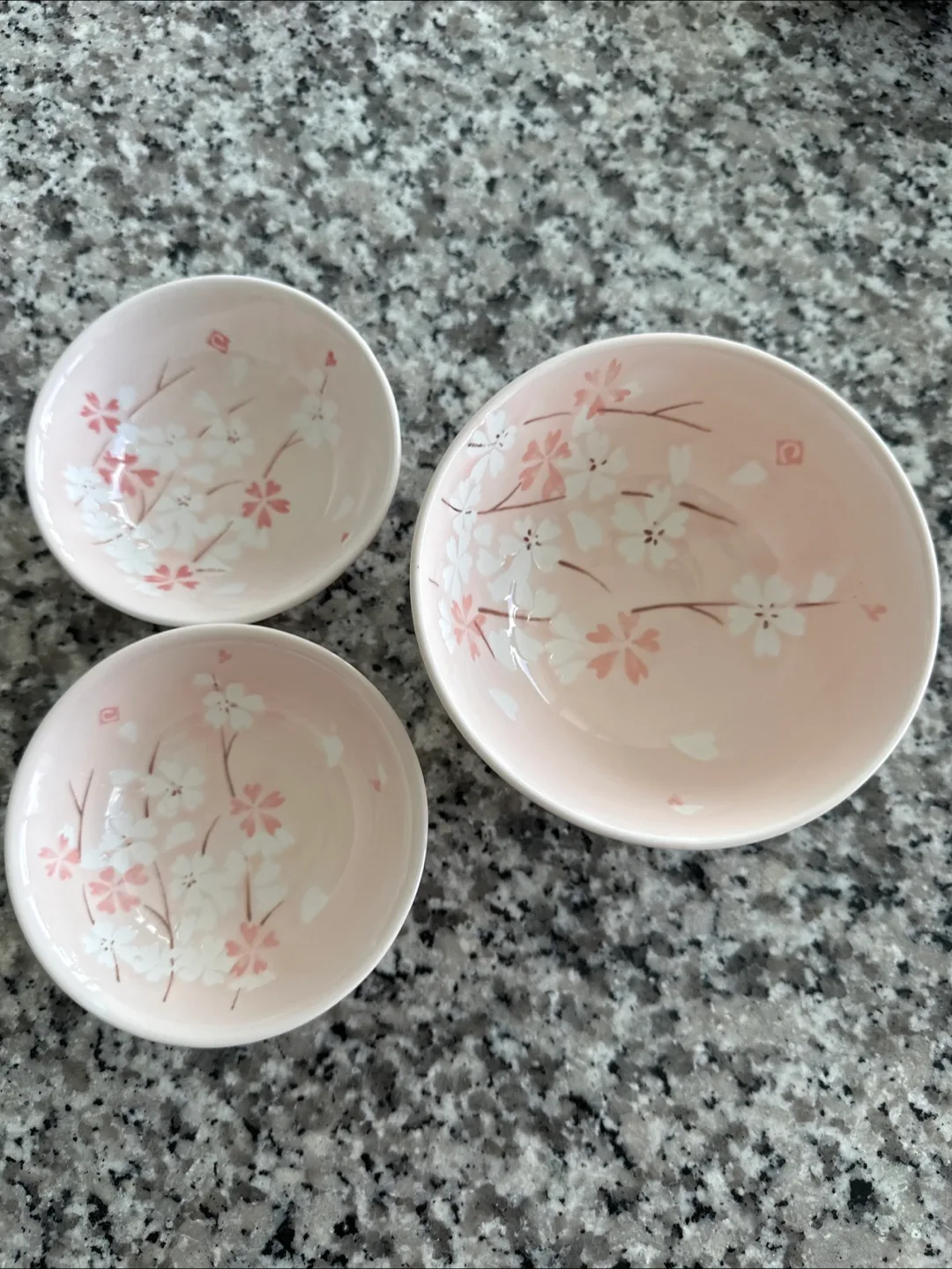 ‼️MOVING SALE‼️Sakura Pattern Bowls & Plates Set image indicator(4)