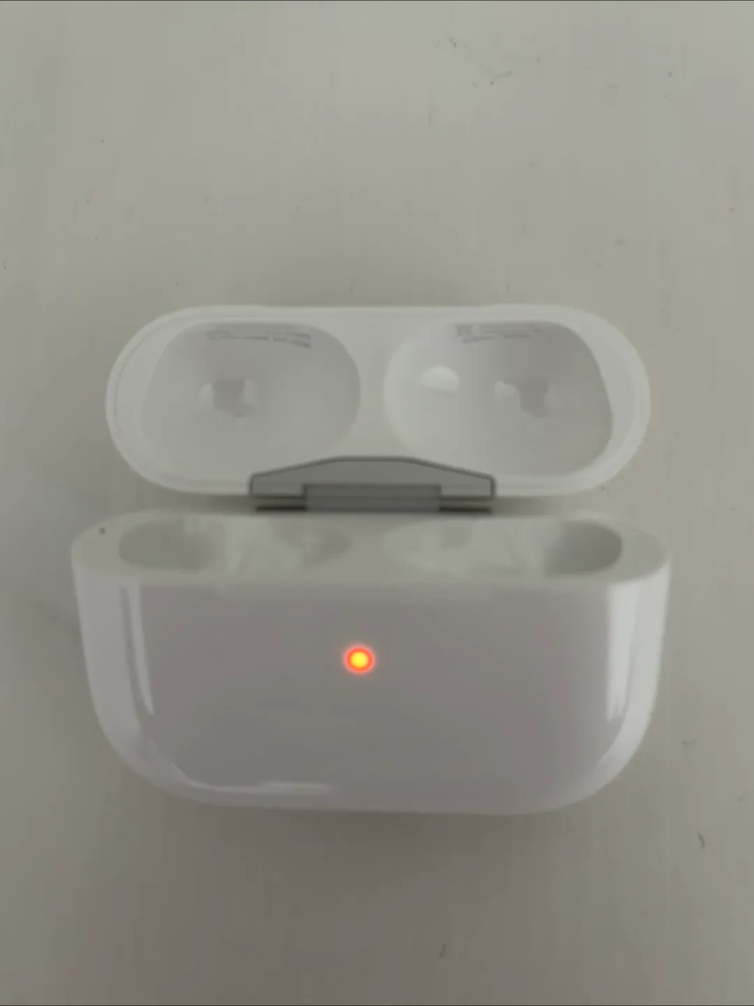 Apple AirPods Pro Charging Case ONLY thumbnail