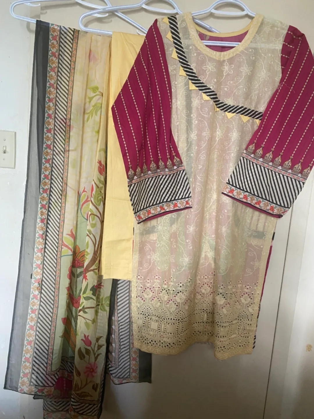 Pakistani Salwar Kameez Suit - thumbnail