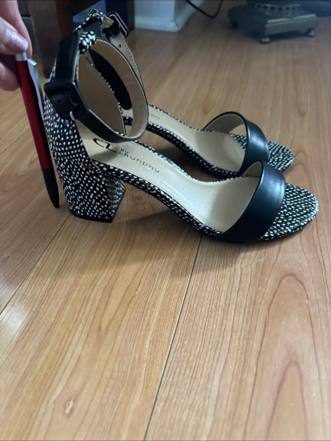 CL by Laundry Black & White Heels - Size 8 image indicator(4)