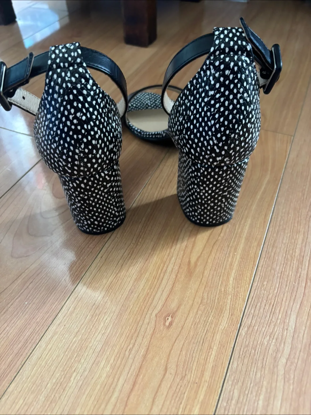 CL by Laundry Black & White Heels - Size 8 image indicator(2)