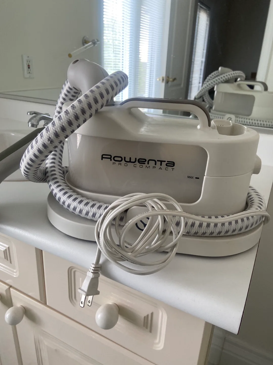 Rowenta Pro Compact Garment Steamer image indicator(2)