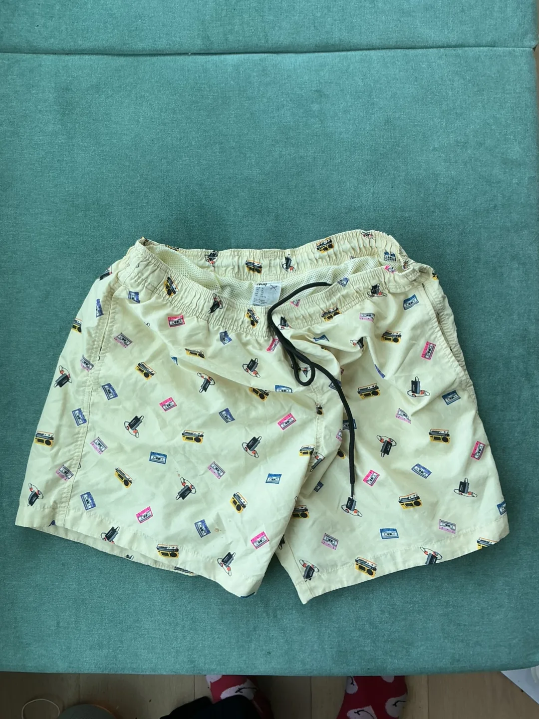 H&M XL Men's Patterned Swim Shorts thumbnail