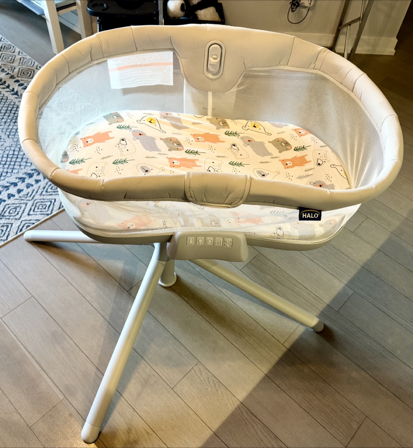 HALO BassiNest Soothing Swivel Sleeper 3.0 Bassinet