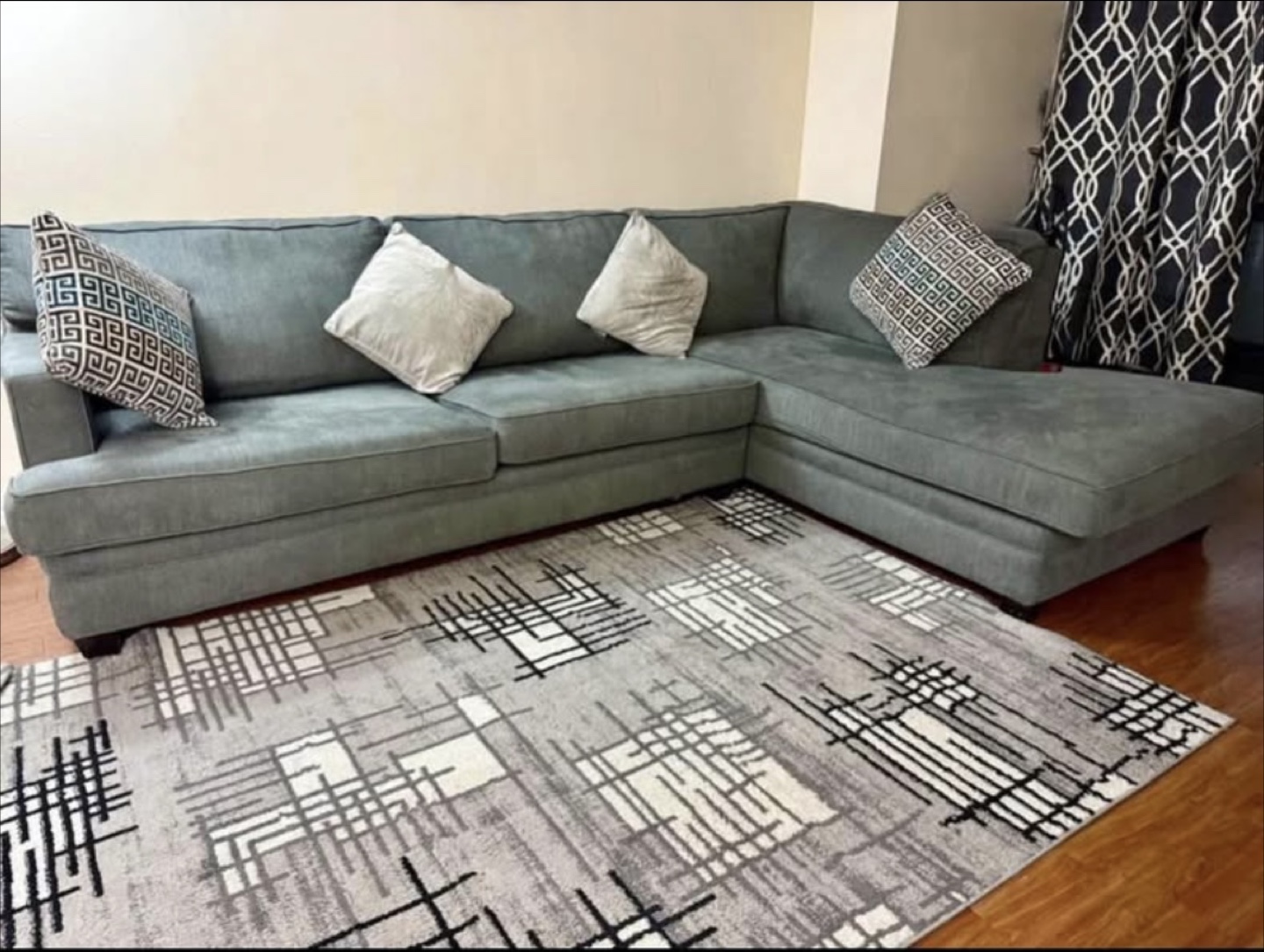 *CAN DELIVER *Beautiful L shape / sectional couch  $700 OBO