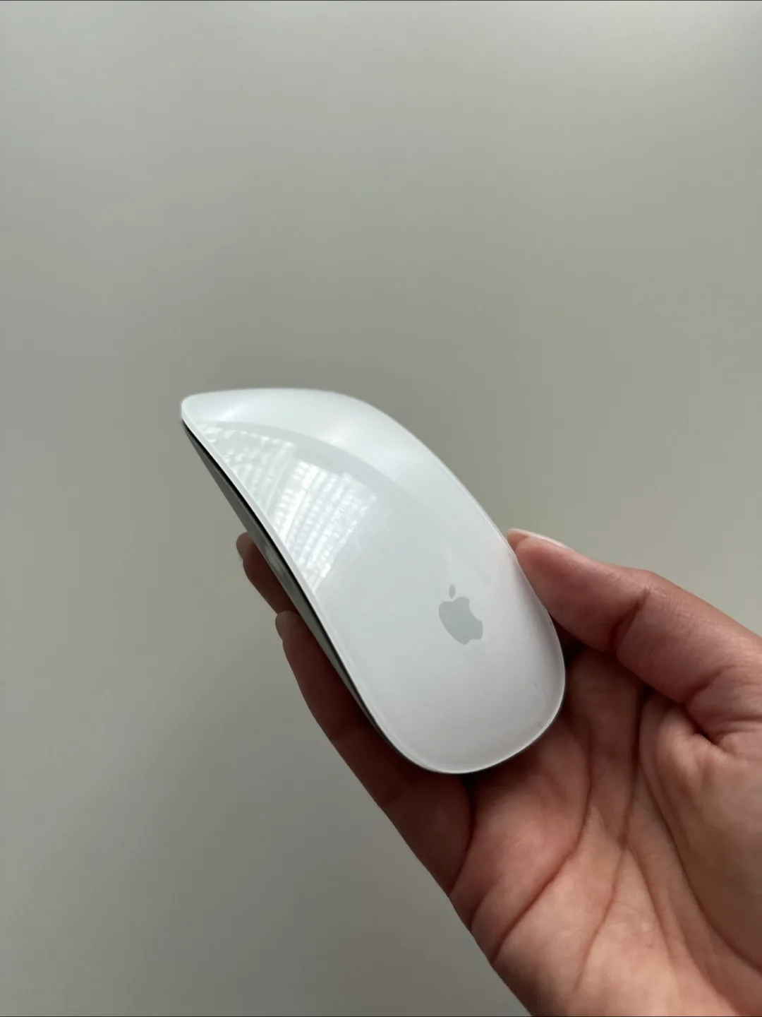 Apple Magic Mouse - White image indicator(2)