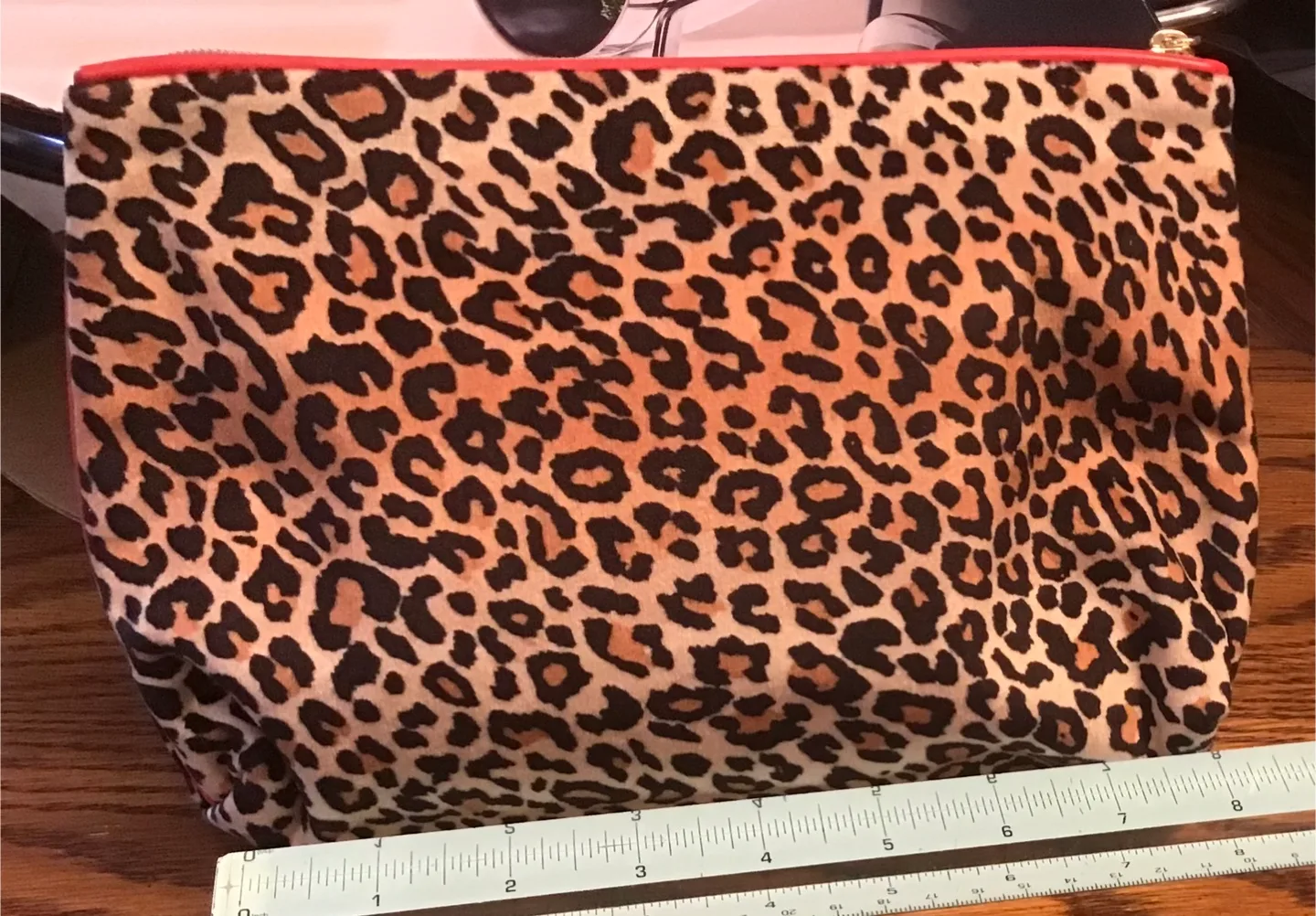 🤩 Estée Lauder Leopard Print Cosmetic Bag image indicator(2)