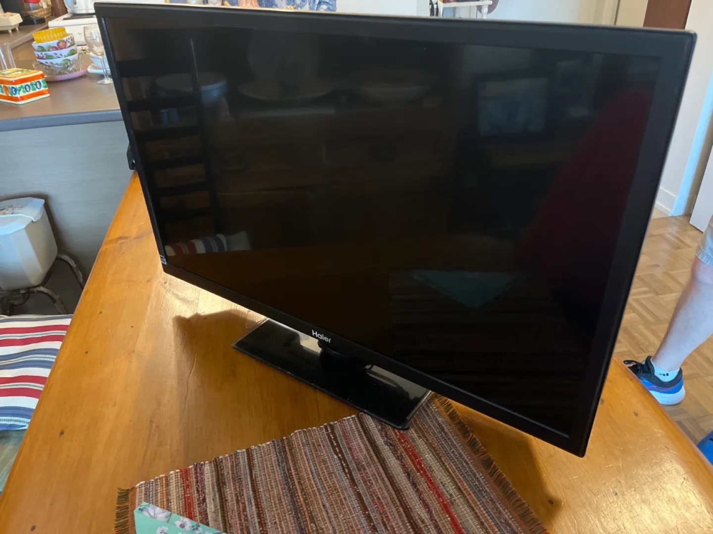 Haier 32" LED TV - Great Condition! thumbnail