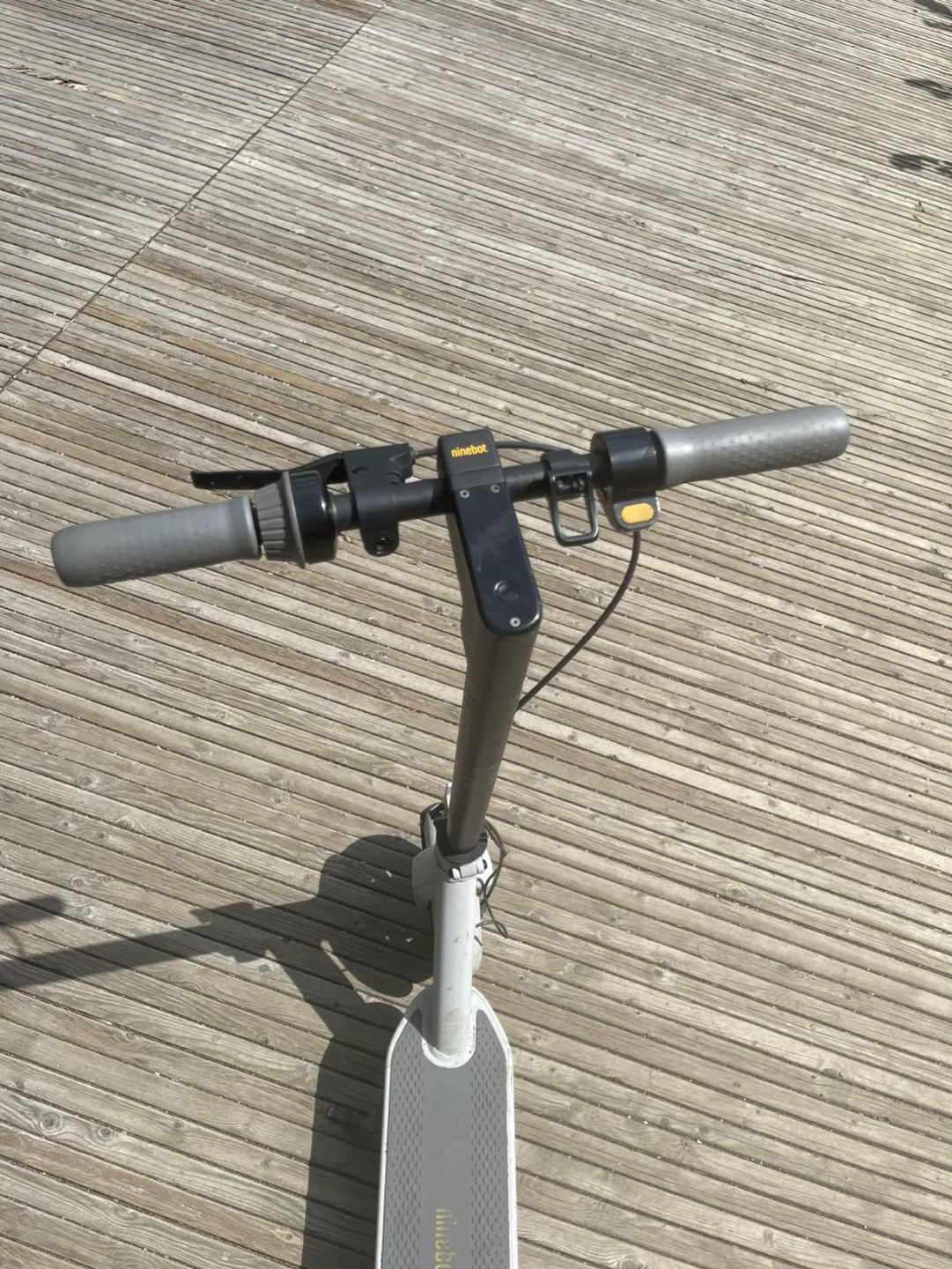 Ninebot Segway E22 Electric Scooter image indicator(5)