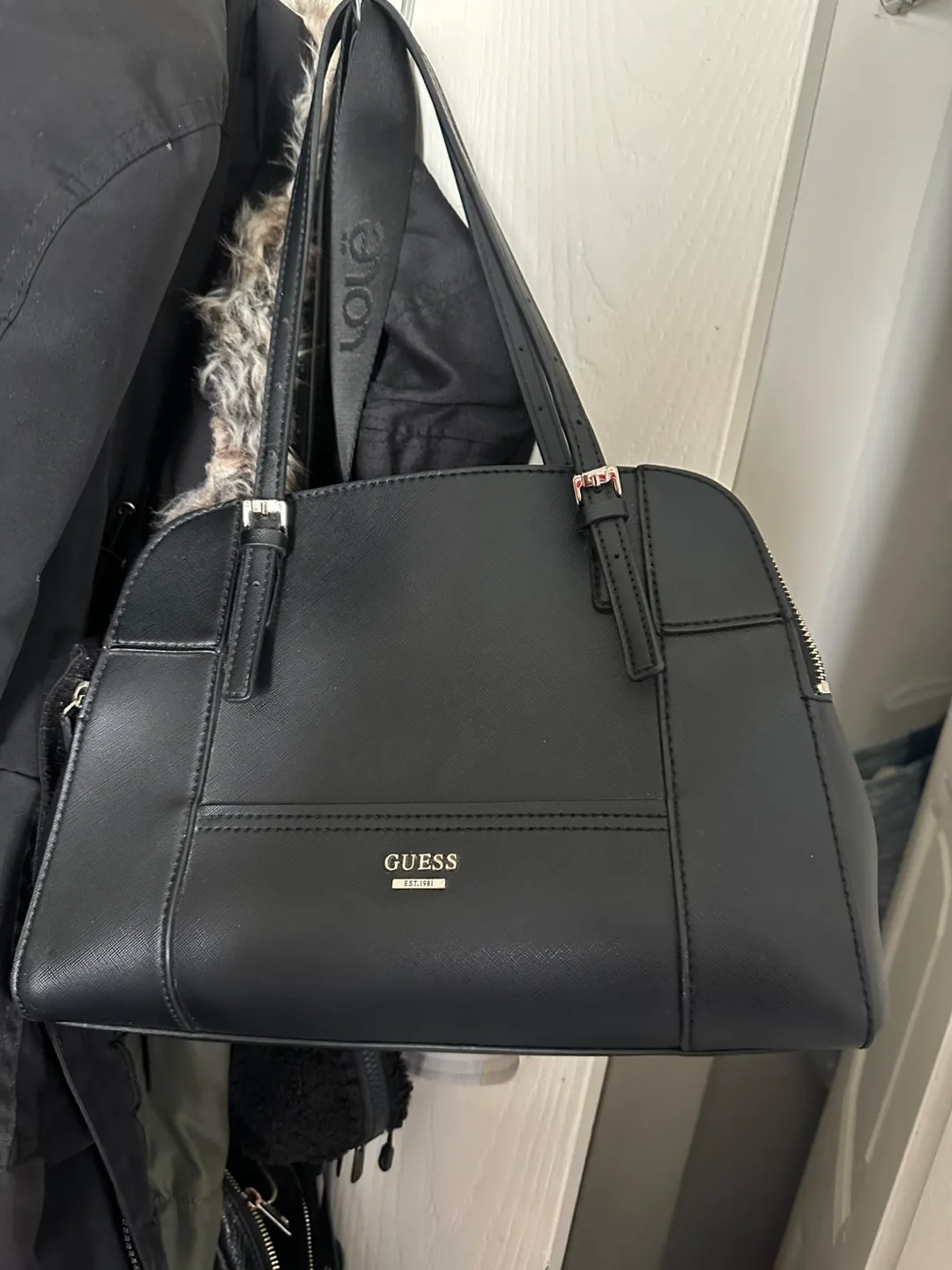 Women’s guess purses for sale thumbnail
