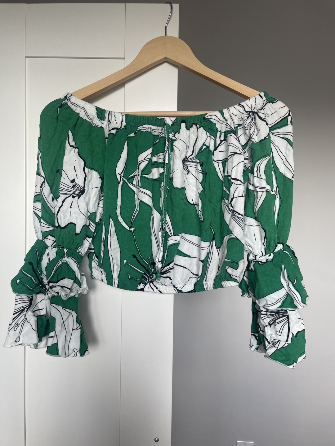 Green & White Floral Print Off-Shoulder Top