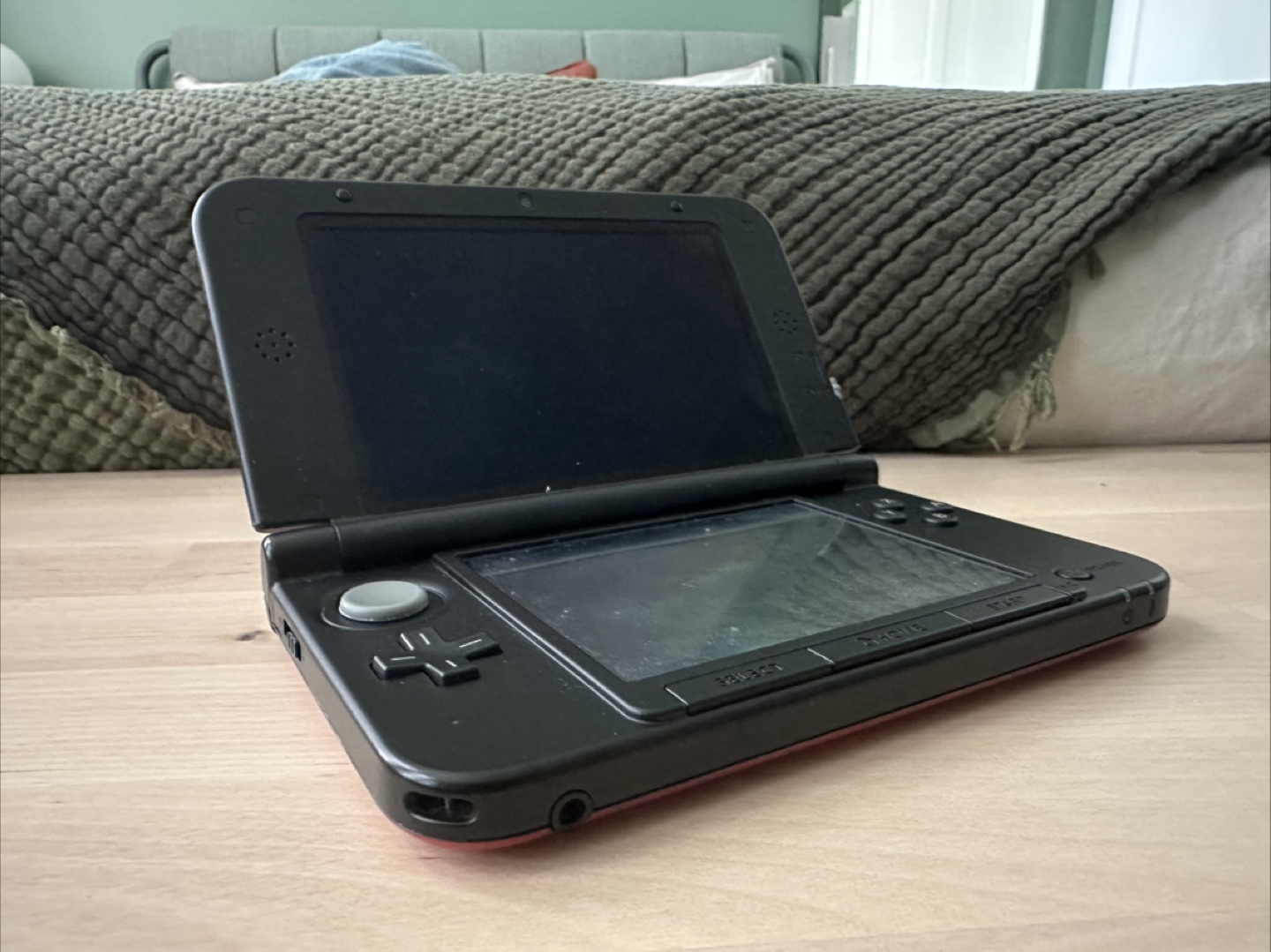 Nintendo 3DS XL Red Handheld Console - photo 2