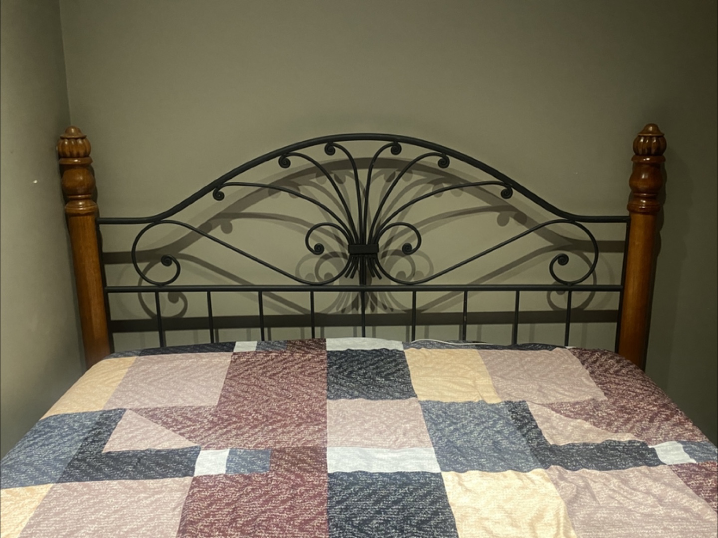 Queen size Metal bed frame with metal headboard and mattress - photo 2