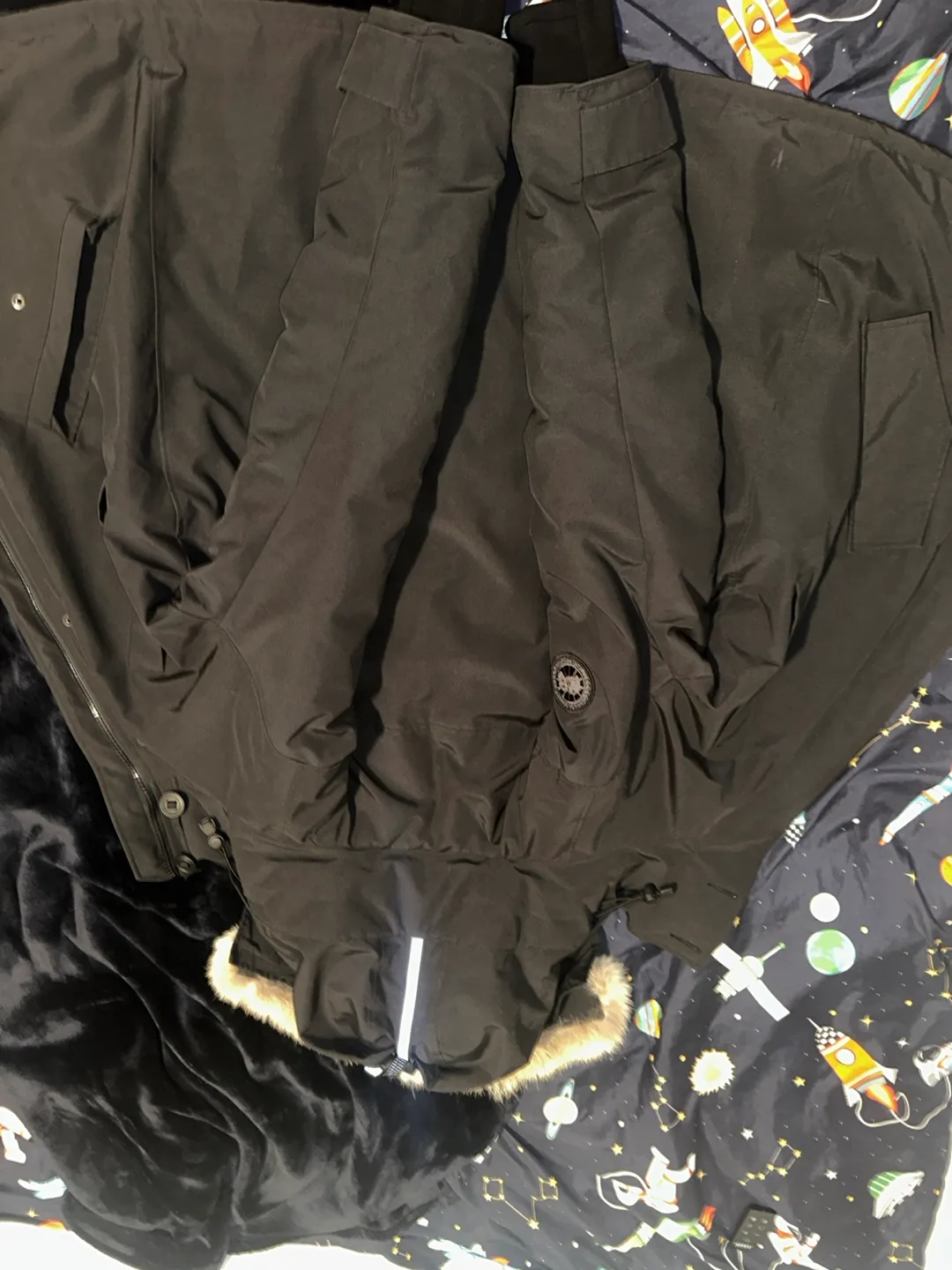 Canada Goose Black Down Parka - Size L image indicator(6)