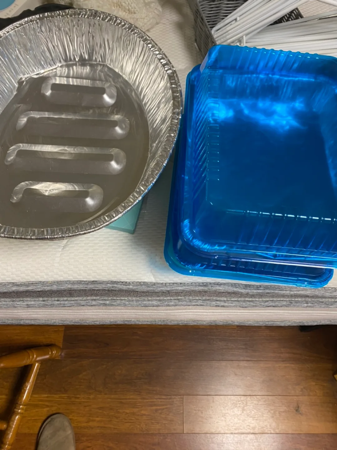 Aluminum Foil Pans with Lids thumbnail