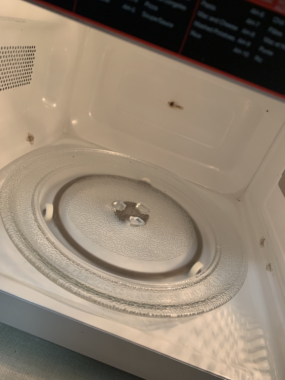 Galanz Retro Microwave Oven - photo 2