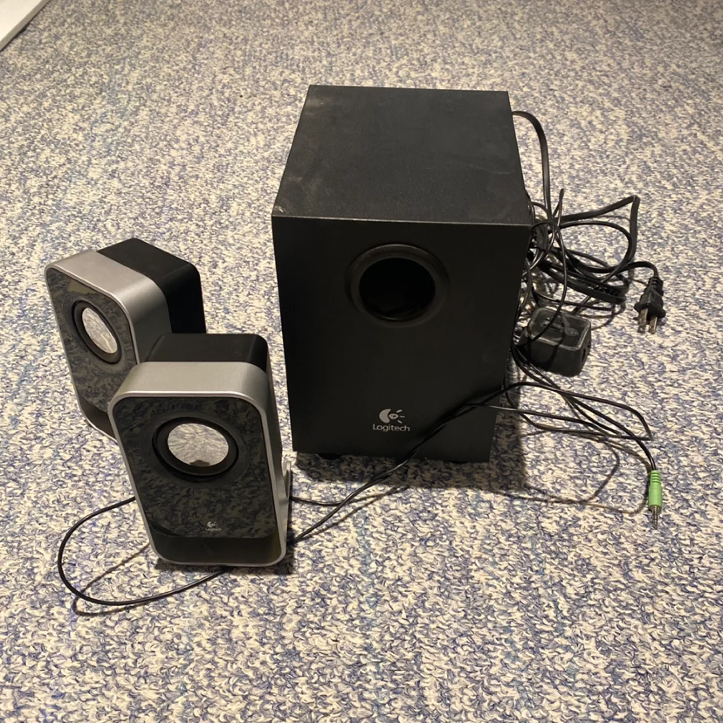 Logitech 2.1 Speaker System thumbnail